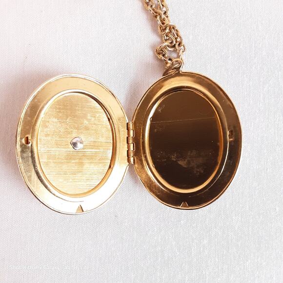 Filagree Scroll Locket Necklace And Gold Tone Textured Cable Chain - Picture 7 of 12